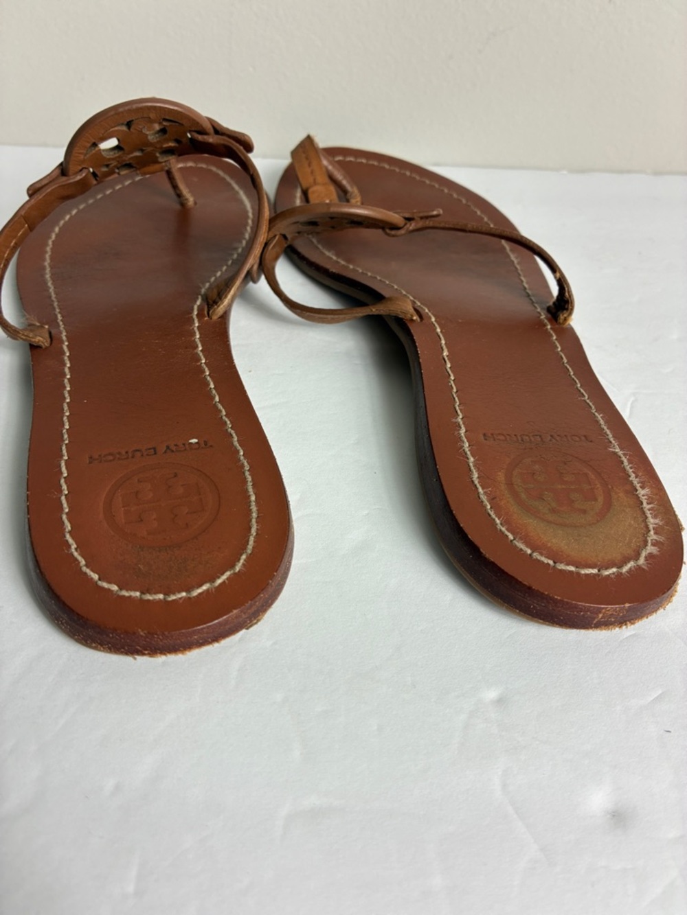 Tory Burch Flat Thong Sandals Leather Circle-Logo Chestnut Sz 7 - Picture 6 of 9